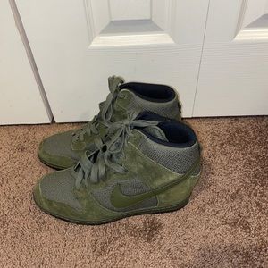 Nike dunk sky hi essential wedge forest green women’s sz 9 sneakers